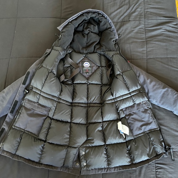 Canada Goose Jacket - Picture 2 of 16